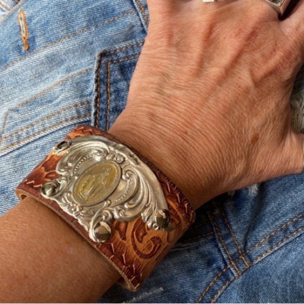 Leather cuff, adjustable - Picture 3 of 10